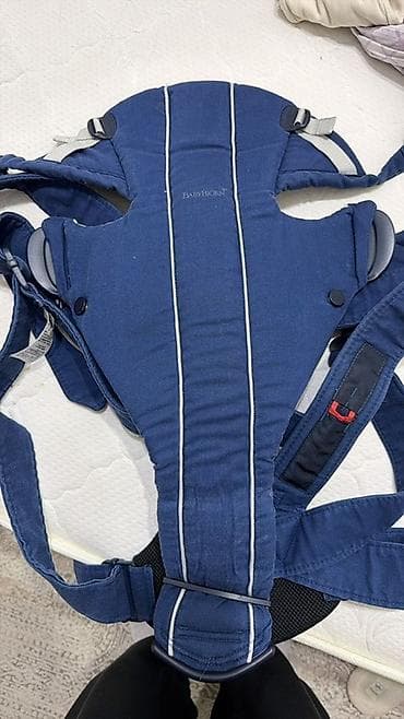 Переноска-кенгуру BabyBjörn, темно‑синяя - Эргономичная поддержка