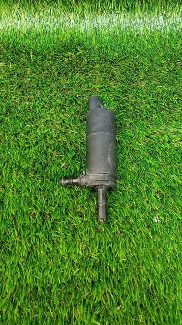 e91: Насос фароомывателя / омывателя фар 67 —-12 8 377 —-613 На БМВ Е36 — 5