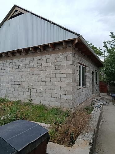 гараж кирпичный: Продаётся жилой дом с большим приусадебным участком и садом. - Дом — 10