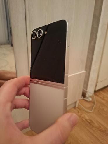 Samsung Galaxy Z Flip6, 512 ГБ, цвет - Белый