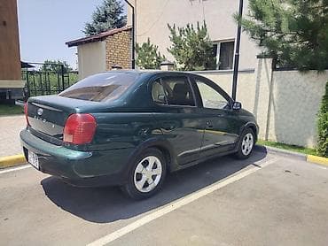 Toyota Echo: 2000 г., 1.5 л, Автомат, Бензин, Седан