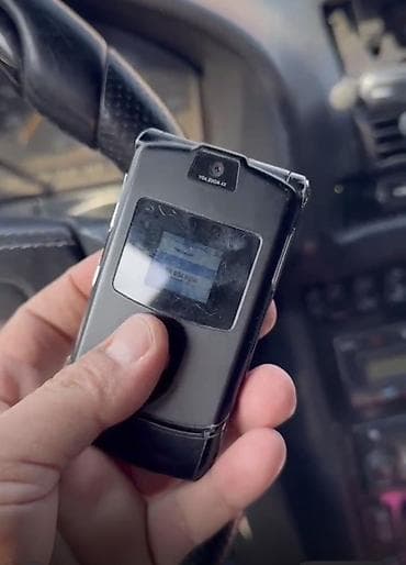 мобильные телефоны кнопочные: Motorola Razr D1, цвет - Черный — 1