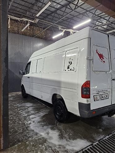 r18 kia: Легкий грузовик, Mercedes-Benz, Стандарт, 3 т — 3