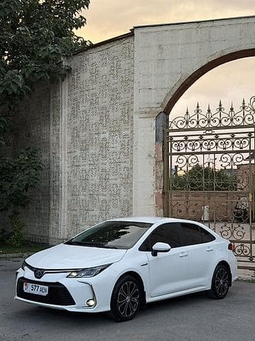 avalon 2017: Toyota Corolla: 2022 г., 1.8 л, Вариатор, Гибрид, Седан — 9