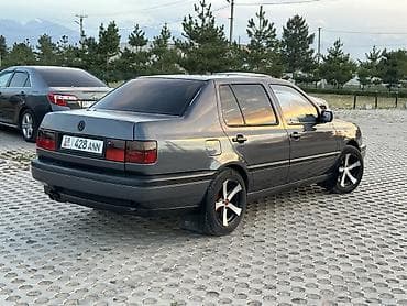 Транспорт: Volkswagen Vento: 1994 г., 1.8 л, Механика, Бензин, Седан — 2