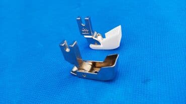 Лапка для шитья синтепона. Железная и пластмассовая. #Швейная at lalafo.kg Лапка для шитья синтепона. Железная и пластмассовая. #Швейная