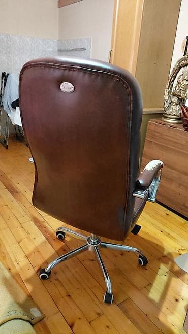 столы с колёсами: Офисное кресло, Б/у, С колесиками, цвет - Коричневый, Экокожа, Самовывоз — 2