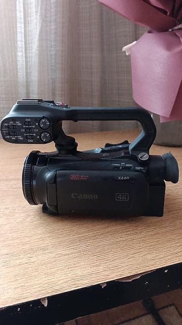 видео регистратор: Профессиональная видеокамера Canon XA40 (4K) - Съемка в 4K UHD, линза — 2