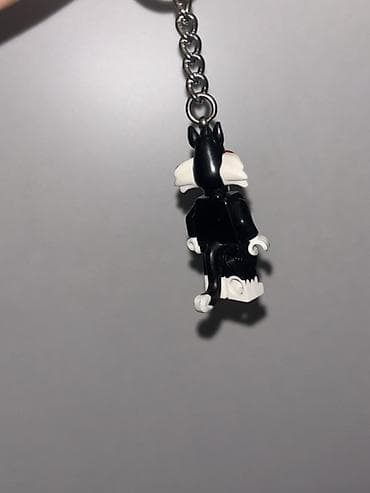 Личные вещи: Оригинальный Брелок с минифигуркой кота Сильвестра (в стиле LEGO) - — 3