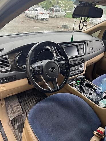 посадка машины: Kia Carnival: 2019 г., Дизель, Минивэн — 5