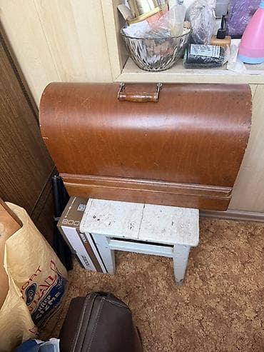 Техника жана электроника: Механическая швейная машина в деревянном чемодане/основании — 1