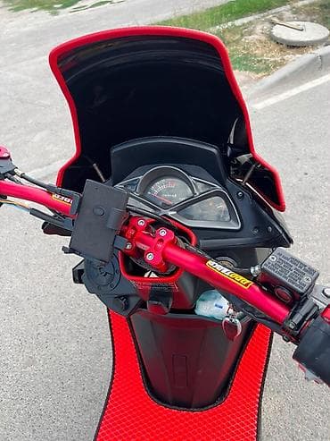 akrapovic: Скутер с тюнингом и аксессуарами - Агрессивный дизайн: высокий — 4
