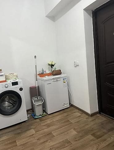 Батирлер: 🏡 СРОЧНО продаётся 1-комнатная квартира 📍 Район: 5 мкр, Бишкек — 10