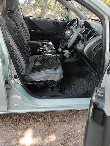 малометражки авто: Honda Fit: 2003 г., Автомат, Бензин, Хэтчбэк — 4