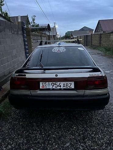 салон машины: Mazda 626: 1989 г., 2 л, Механика, Бензин, Седан — 3