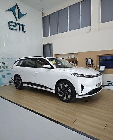 byd e7: Dongfeng eπ 008 Электрический кроссовер (черный кузов) Особенности и — 1