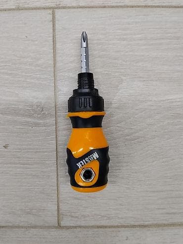 мини шуруповерт: Отвёртка короткая с трещоткой и сменными битами. - Компактная — 1