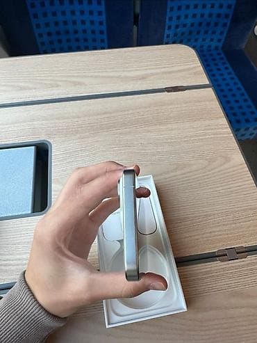 IPhone 15 Pro, Б/у, 256 ГБ, Natural Titanium, Коробка, 85 %