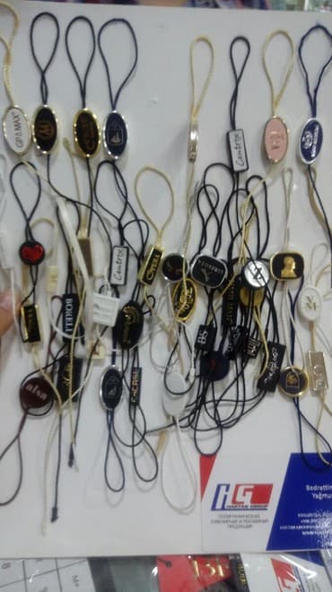 наклейка реклама: Пломбы для этикеток биркодержатели, замочки, пластик нашивки — 1