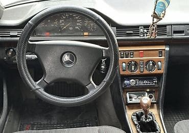Продажа авто: Mercedes-Benz W124: 1993 г., 2.3 л, Механика, Бензин, Универсал — 7