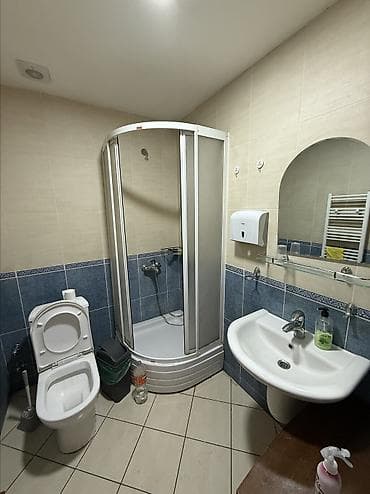 продаю или меняю на квартиру: Аренда офисов, 133 м², В торговом центре, С видом на горы, 1 линия, С оборудованием — 5