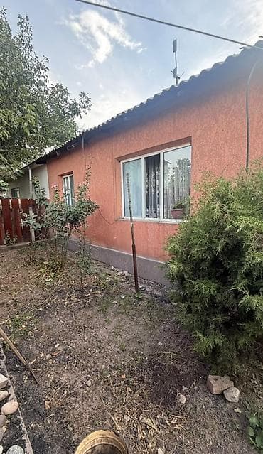 Үйлөр: Срочно продам полдома в с.Маевка,ул.Молодежная Участок 3 сотки Площадь — 1