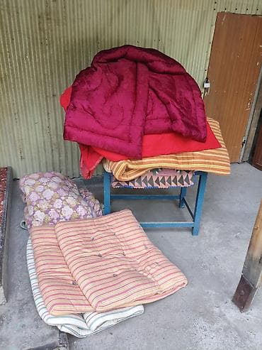 Находки, отдам даром: Отдам бесплатно старые матрасы и одеяла. конец с. Таш-Мойнок, ПСК — 1