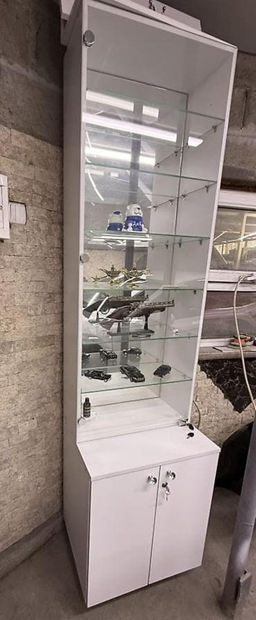 прозрачный ящик: Стеклянная витрина с тумбой и замками - Назначение: демонстрация и — 1