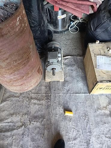 косилки бензиновые: Электродвигатель, Трехфазные, Мощность: 5,5 кВт, Обороты: 1500 об/мин — 6