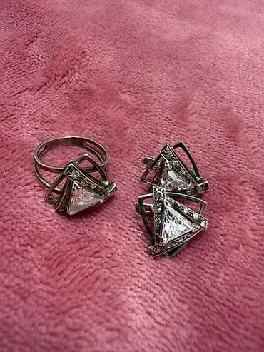 Жеке буюмдар: Комплект украшений: Треугольники. Кольцо и серьги /серебро/размер — 1