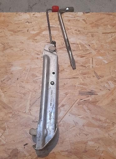 нужен кафельщик: Домкрат винтовой автомобильный с ручкой, и ключ баллонник 19мм ! — 1