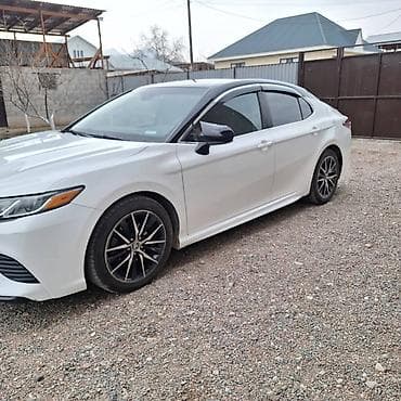 Транспорт: Toyota Camry: 2018 г., Автомат, Седан — 2