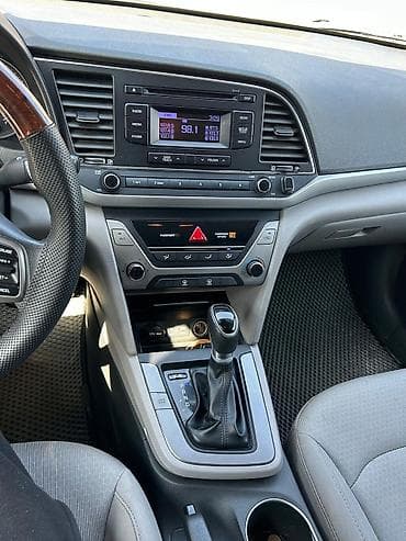 elentra: Hyundai Elantra: 2017 г., Седан — 10