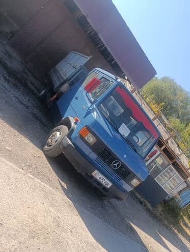 задние стопы на фуру: Легкий грузовик, Mercedes-Benz — 3