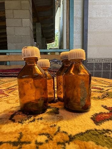 крышки на бутылки: Стеклянные аптечные флаконы коричневого (янтарного) цвета с винтовыми — 5