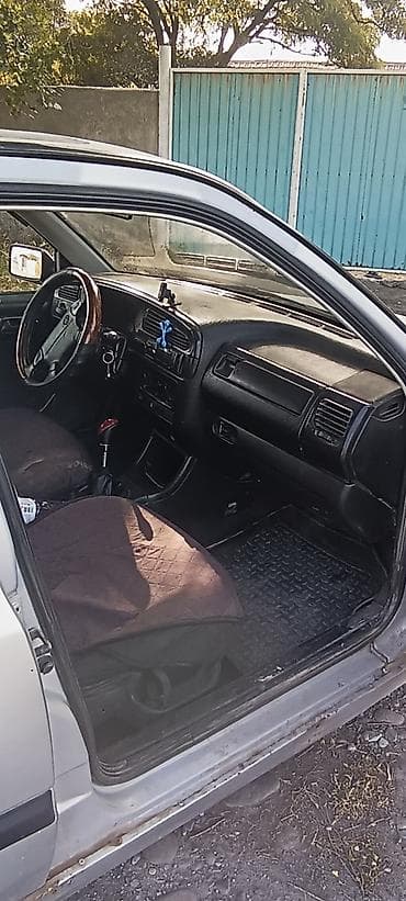Volkswagen Vento: 1995 г., 1.8 л, Бензин — 8