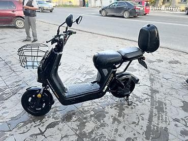 сидушка на скутер: Электроскутер (городской электровеломопед) черного цвета Ключевые — 4