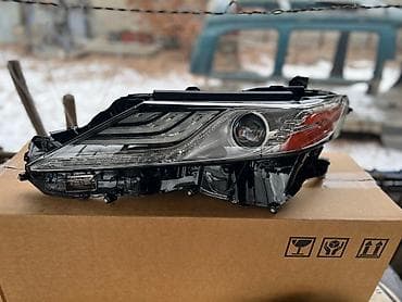 7075: Комплект передних фар Toyota 2018 г., Новый, Аналог — 2
