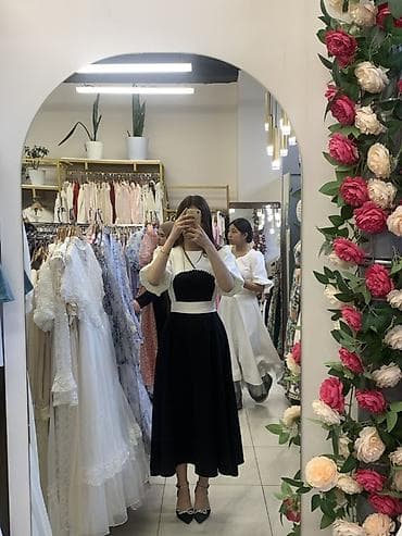 вечерние платия: Платье миди в стиле color block (черно-белое) - Фасон: приталенное — 2