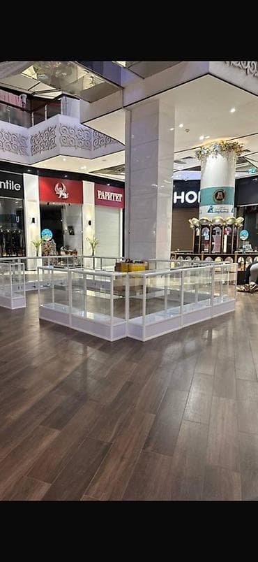 знаки: Торговая витрина/ ДиА 
Есть две шт 
С подсветкой
Каждая по 4800 сом — 3