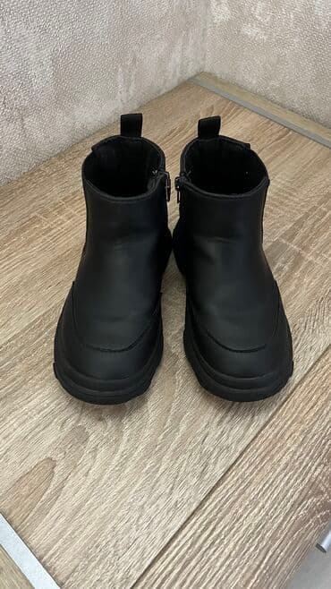 Комплекты одежды: Продаю!
Детская обувь для девочек. Ботинки ZARA.
Размер 26 — 3