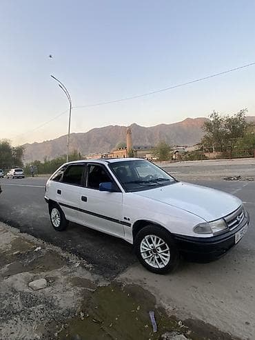 газ 469: Opel Astra: 1994 г., 1.4 л, Кол менен иштөөчү, Бензин, Хетчбек — 2
