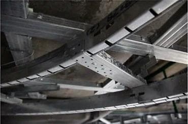 Гибкий металлический профиль для монтажа криволинейных конструкций