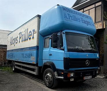 infinity fx35: Грузовой автомобиль Mercedes-Benz 1320 с фургоном для перевозки мебели — 1