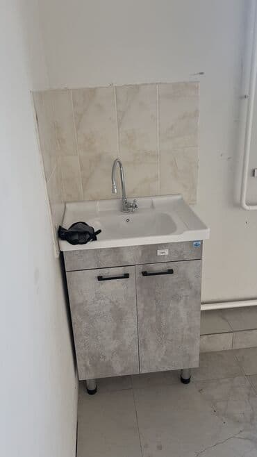 продаю офис 107 м² с ремонтом с мебелью административное здание 1 этаж: Сдаю Офис, 200 м², С отдельным сан узлом — 7