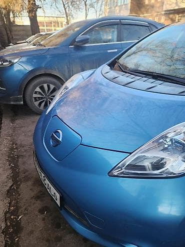 барта: Nissan Leaf: 2012 г., Автомат, Электромобиль, Хэтчбэк — 3