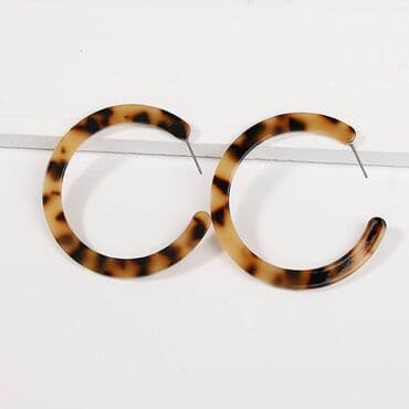 чепчик с ушками тренд: Модные серьги-кольца У с леопардовым принтом — стильный аксессуар — 3