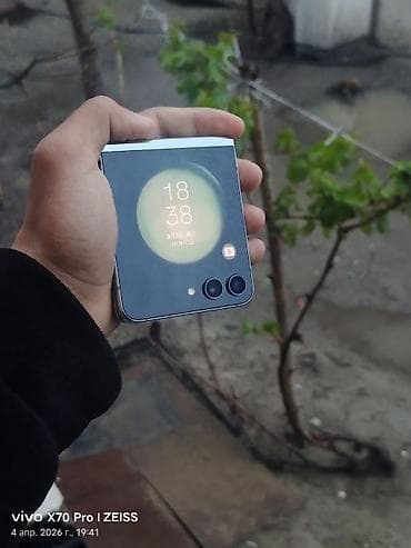 ps5 бу: Samsung Galaxy Z Flip 5, Б/у, 256 ГБ, цвет - Голубой, 1 SIM — 3