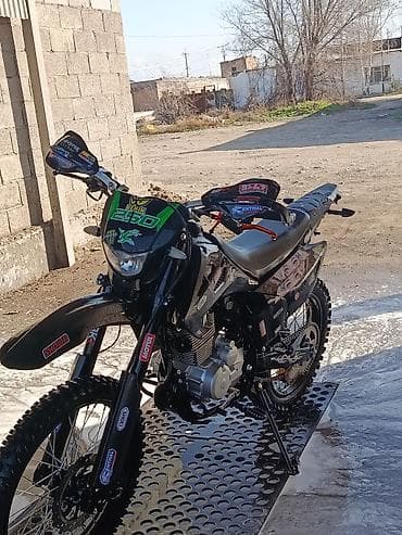 Мотоциклы: Эндуро/кросс мотоцикл класс 250 см³ (воздушное/масляное охлаждение) — 2