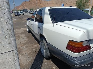 мерседес бенс а: Mercedes-Benz W124: 1985 г., 2 л, Механика, Бензин, Седан — 5